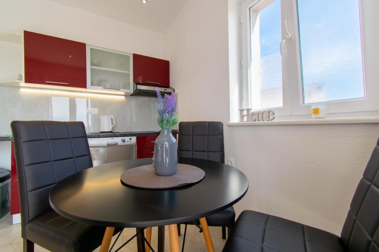 Apartmani Lavanda Centar Макарска Екстериор снимка
