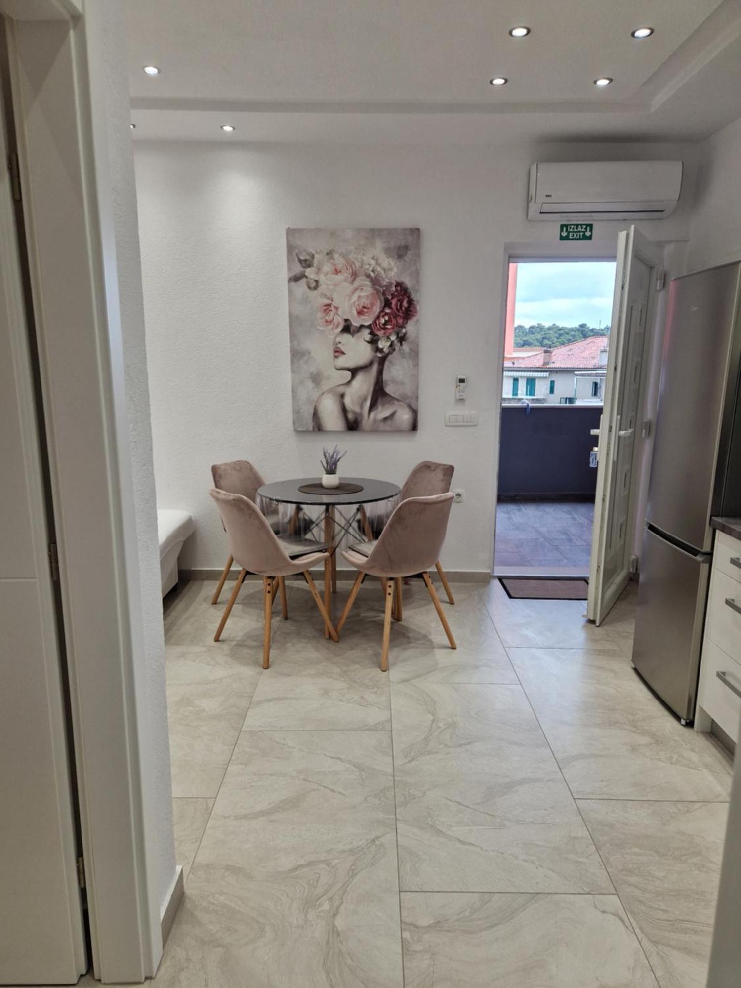 Apartmani Lavanda Centar Макарска Екстериор снимка
