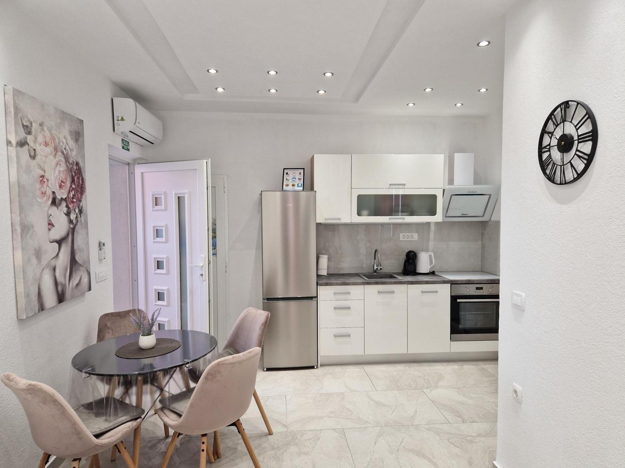 Apartmani Lavanda Centar Макарска Екстериор снимка